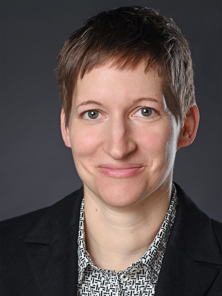 Prof. Dr. Julia Höfele